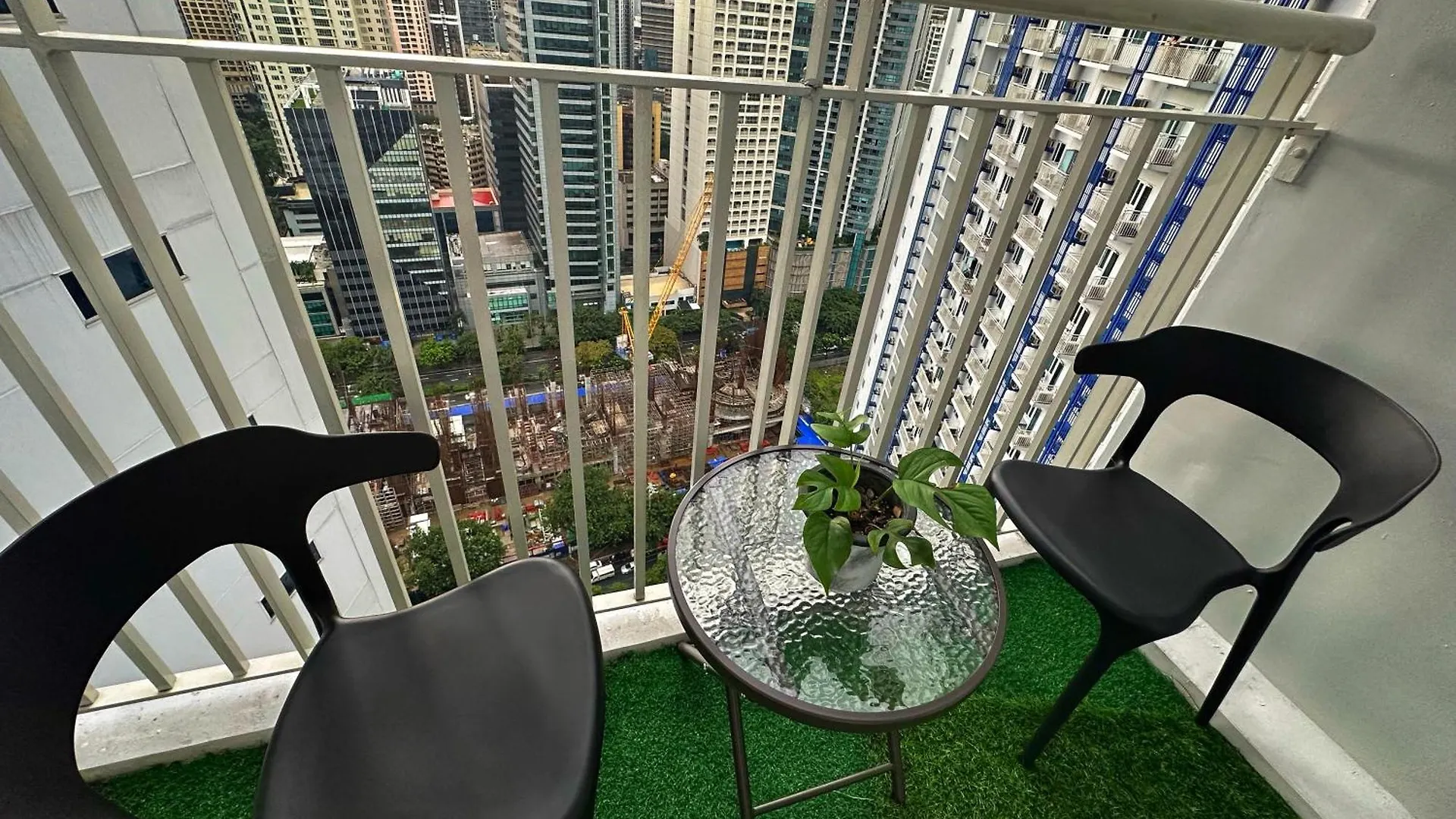 Apartment Stonewood Suites In Jazz Residences Makati 2X Bigger Unit Manila Philippines