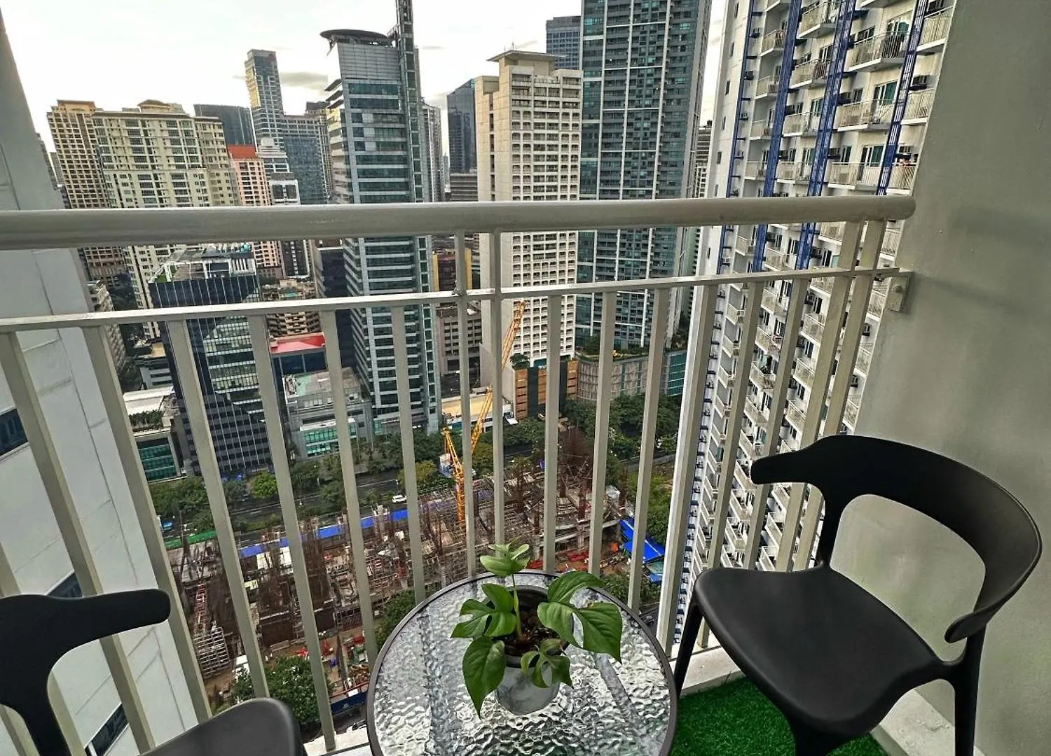 Stonewood Suites In Jazz Residences Makati 2X Bigger Unit Manila